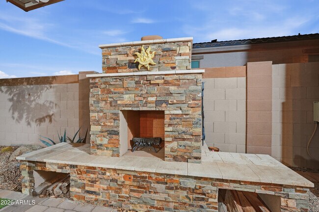15869 W Mauna Loa Ln