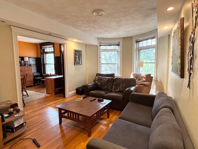 Photo - 1901 Beacon St Unit 2