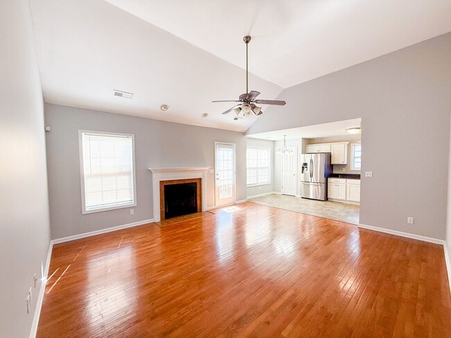 Photo - 3 Bedroom 2 Bathroom Home!