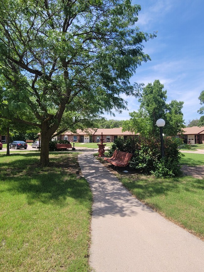 Courtyard - Heritage West