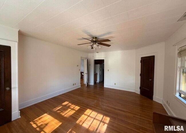 Photo - 611 W High St Unidad E