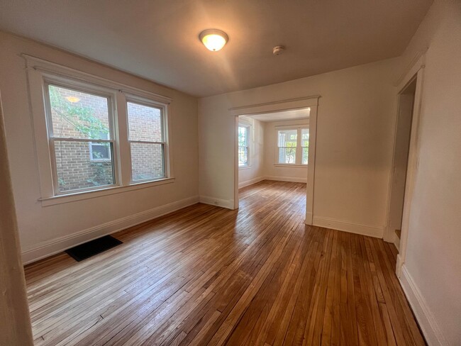 Photo - 845 Capen St NE