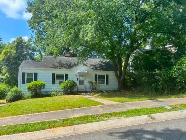 Building Photo - 3 Bedroom Single Family Home