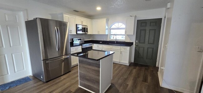 Photo - 671 Royalty Ct