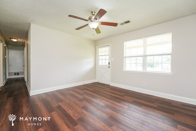 Photo - 612 Ralph Rd SE