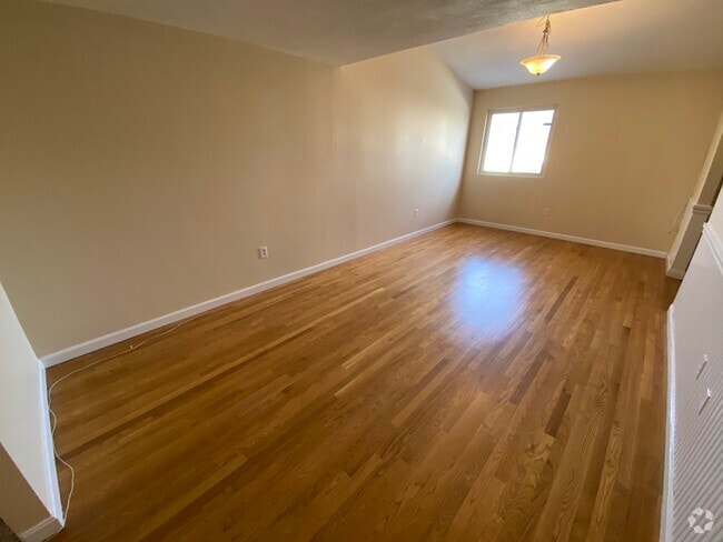 Building Photo - 377 Dorchester St Rental