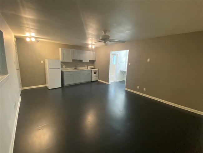 Photo - 219 W Alabama St Unit 05