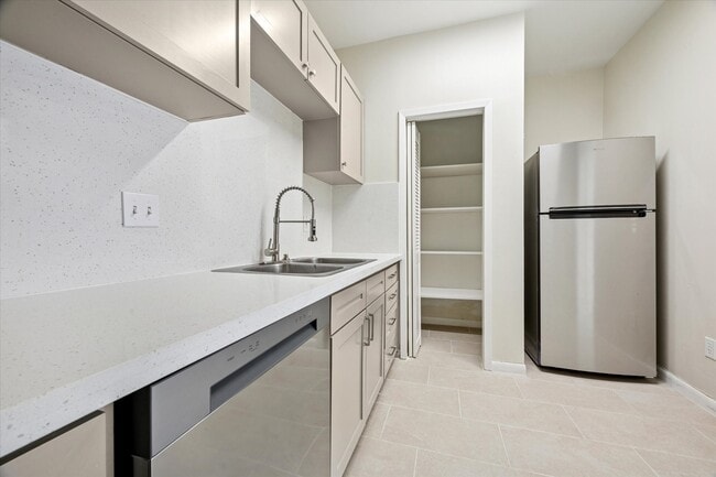 Photo - 2100 Tanglewilde St Unit 195