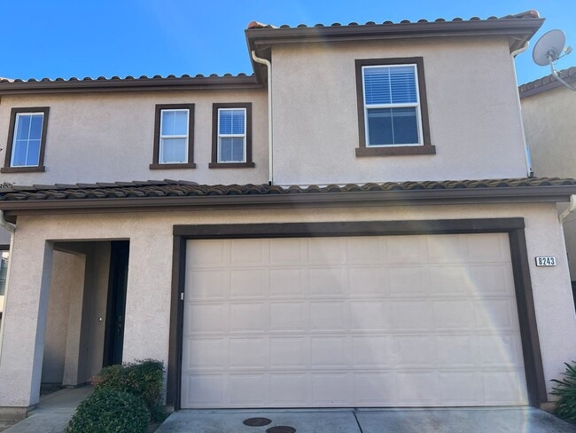 Building Photo - Low-Maintenance 3BR/3BA Home in Elk Grove ...