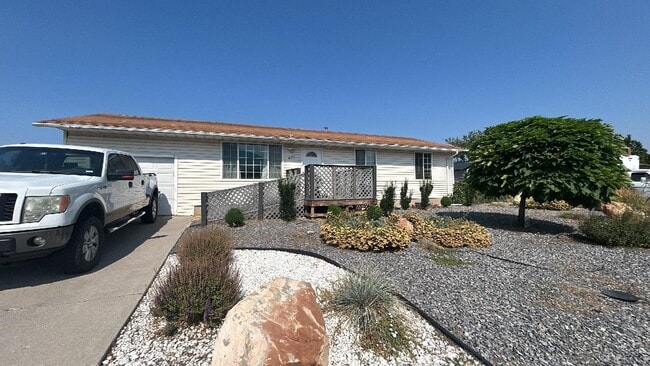 Photo - 677 N 440 W St