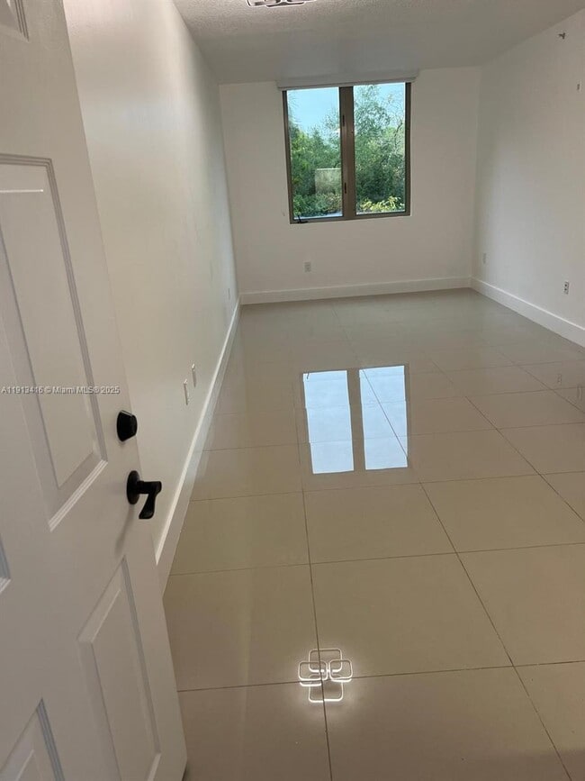 Photo - 2630 SW 28th St Unit 40