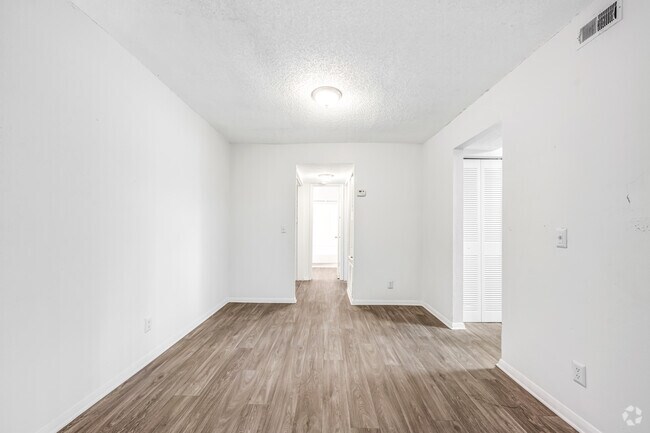 1BR, 1BA - 783SF - Dining Room