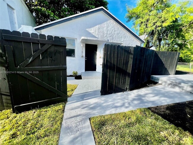 Photo - 1601 NW 50th St Unidad 2