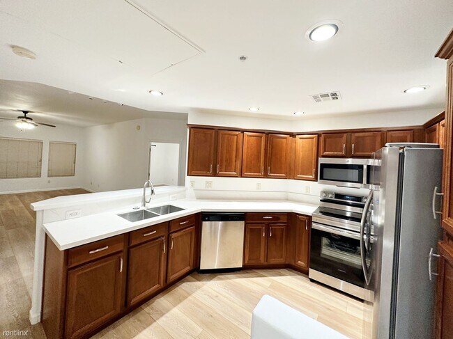 Photo - 2 br, 2 bath Condo - 14000 N 94th St 1091 ...