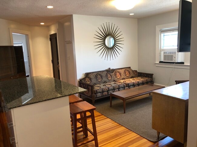 Living room 1 - 86 Lancaster Rd Unit Third Floor