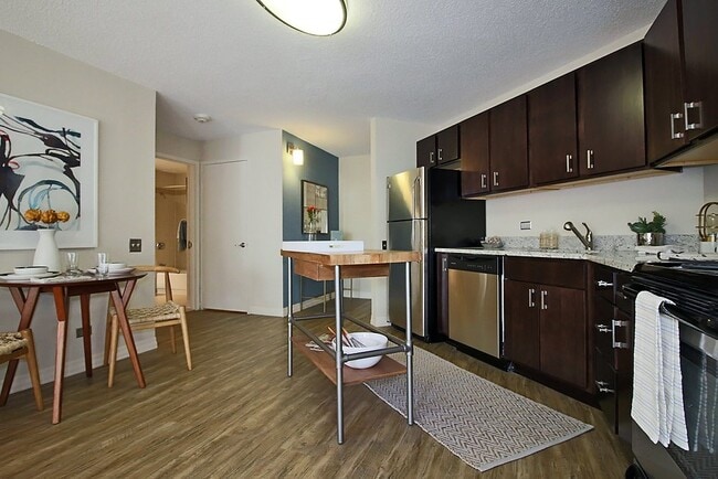 Photo - 16 W Chestnut St