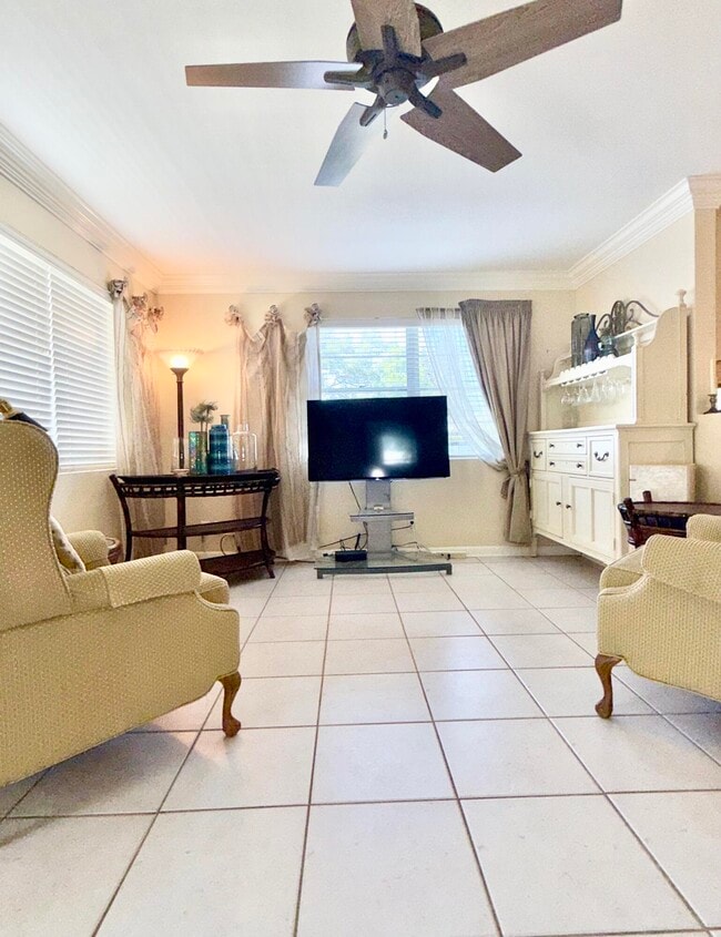 Photo - 137 Farnham F Unit 137