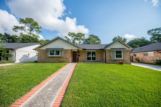 Photo - 926 Chantilly Ln