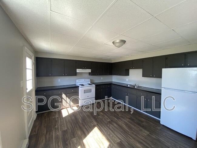 Photo - 110 N York St