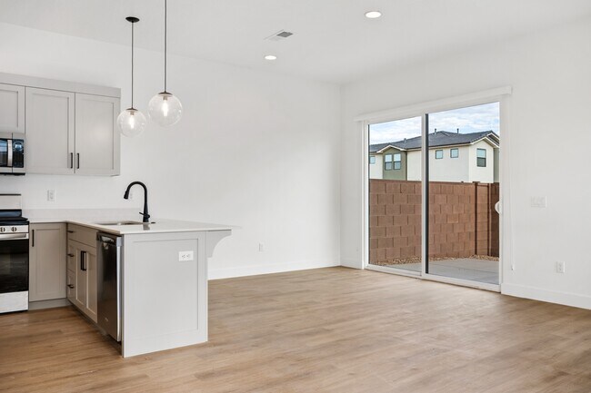 Photo - 2676 Rain Tree St