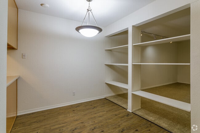 2BR, 1BA - 918SF - The Drake and Anderson Court