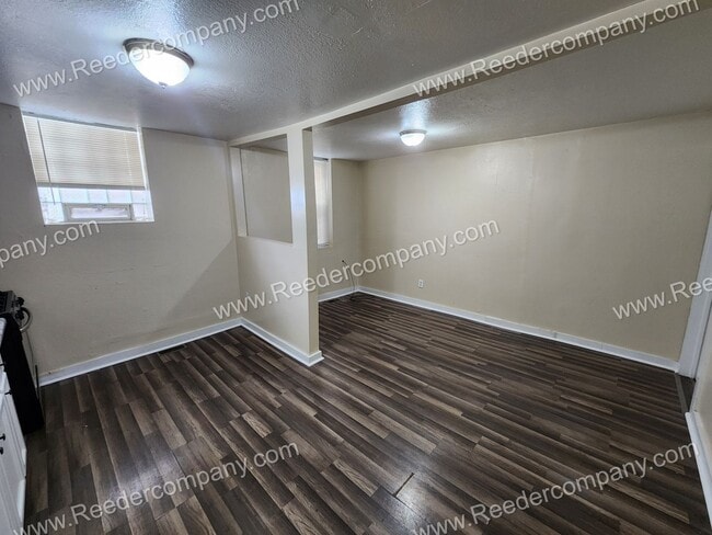 Building Photo - 3927 Main St Unit Apt 1R