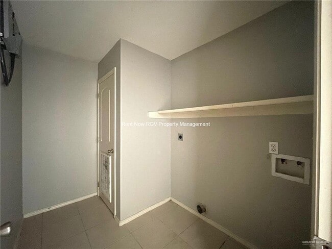 Photo - 12 Miroslava Ave Unit 4
