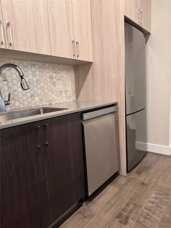 Photo - 4819 Caroline St Unidad 103