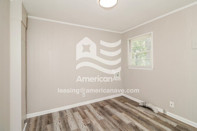 Photo - 1598 Bradley Rd