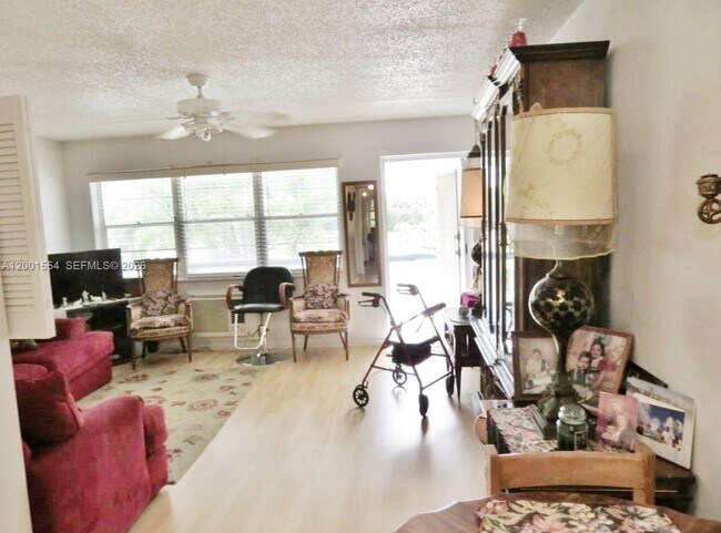 Photo - 235 Northampton L Unidad 235