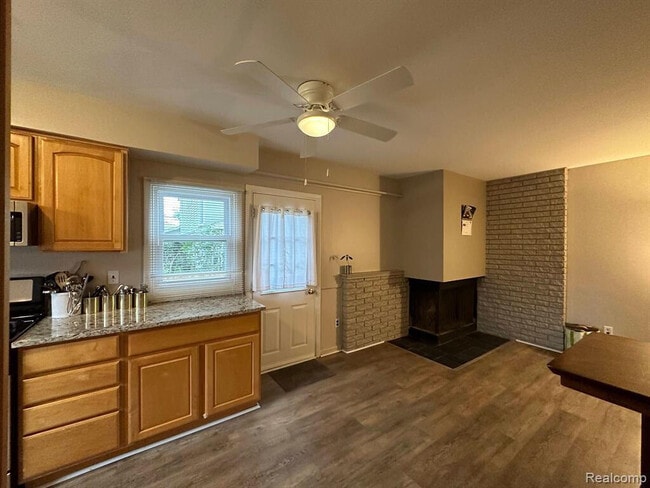 Photo - 22734 Chestnut Tree