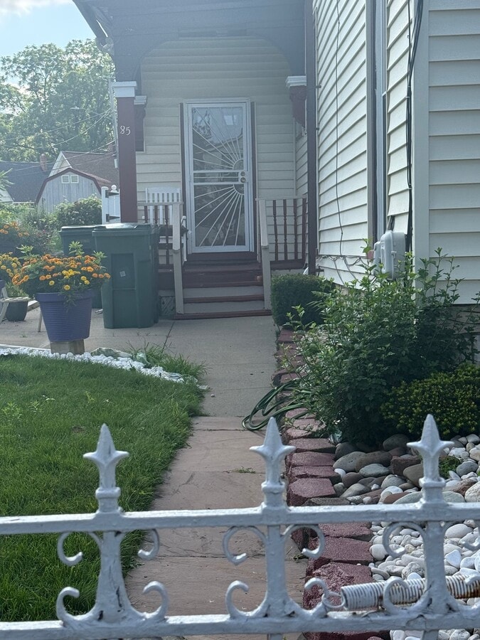 Photo - 85 Jefferson Ave Unidad side
