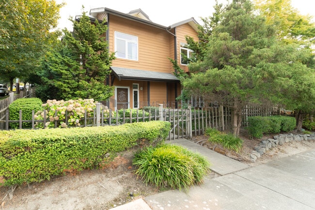 Building Photo - 1515 E Yesler Wy Rental