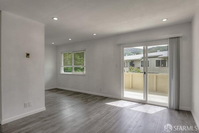 Photo - 46728 Crawford St