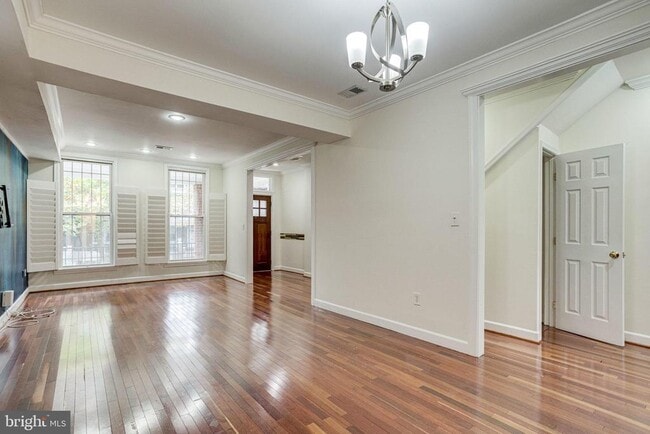 Photo - 595 Columbia Rd NW