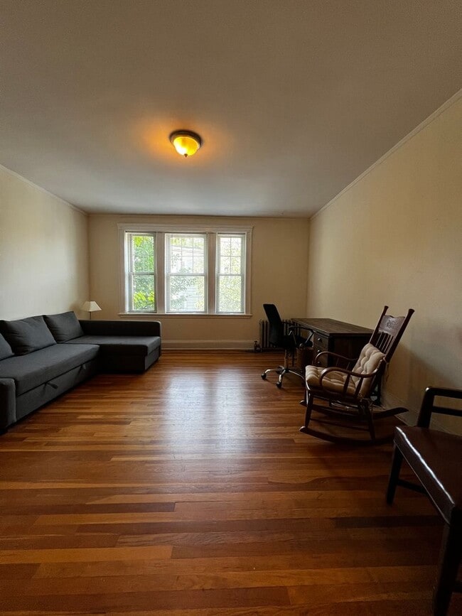 Photo - Sunny, Spacious Brighton / Cleveland Circle Area 1 Bed on Strathmore Rd.  NO FEE