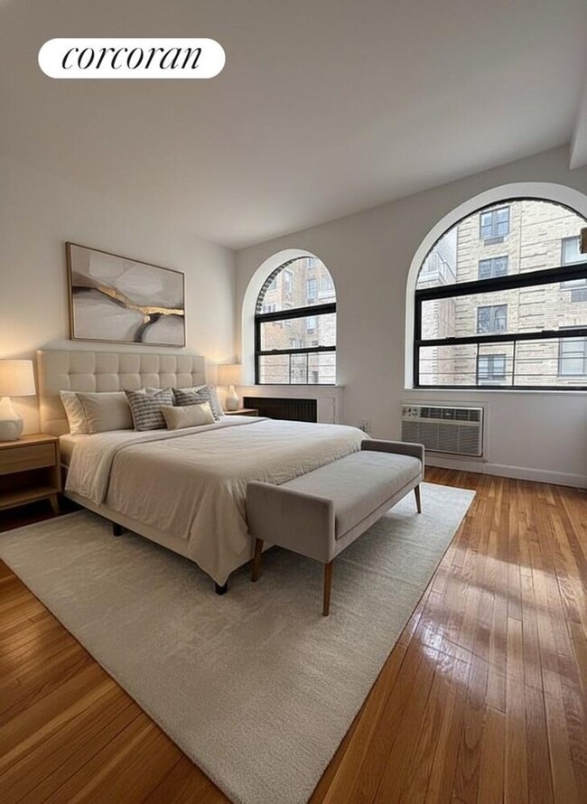 Photo - 117 W 58th St