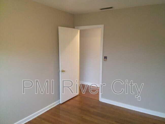 Photo - 2527 Emily Ln