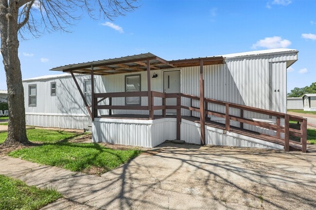 Photo - 2222 N Austin Ave
