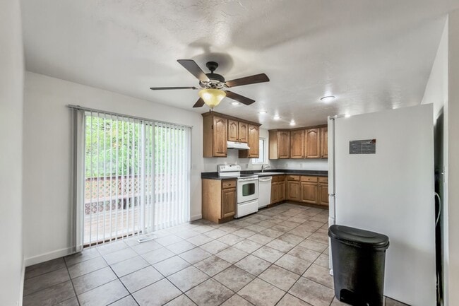 Photo - **Coming Soon** 5 bd/ 2 bath Home!