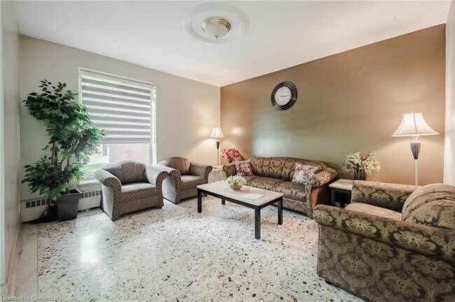 Photo - Lakeside Apartments