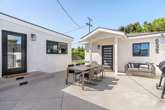 Photo - 6527 W 85th St