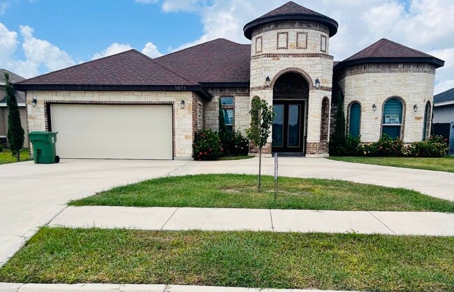 Building Photo - 3873 Tolosa St