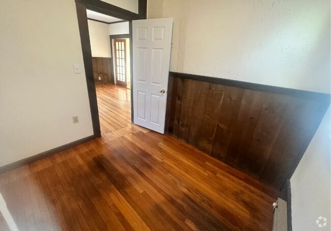 Building Photo - 547 Broadway Unit 2 Rental