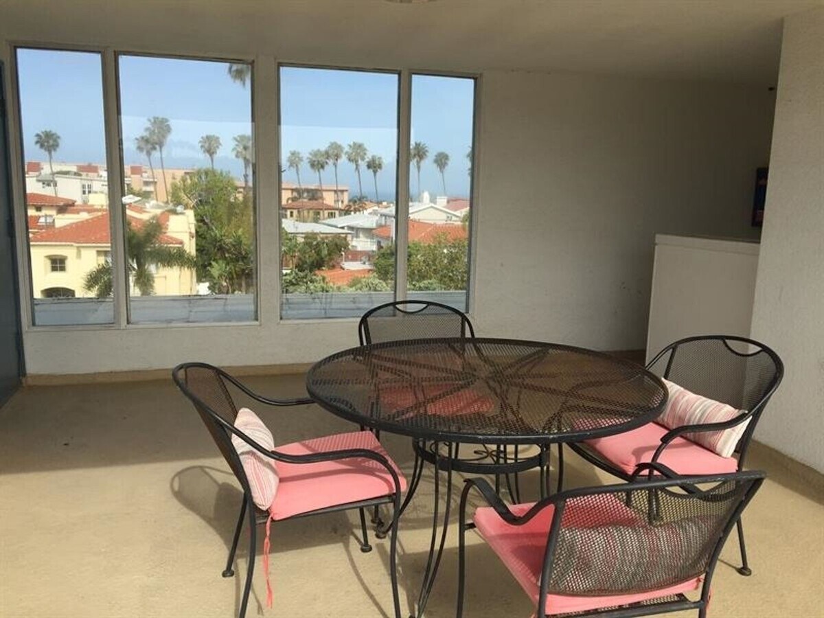 Photo - 722 S. Broadway