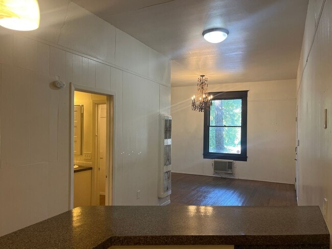 Building Photo - 302 E 30th St Unit B