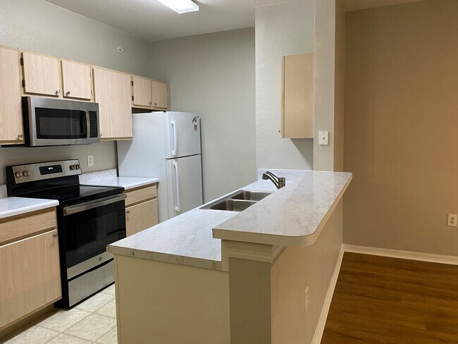 Photo - 5447 Vineland Rd