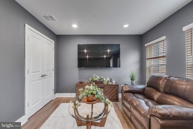 Photo - 7806 Johnnycake Rd