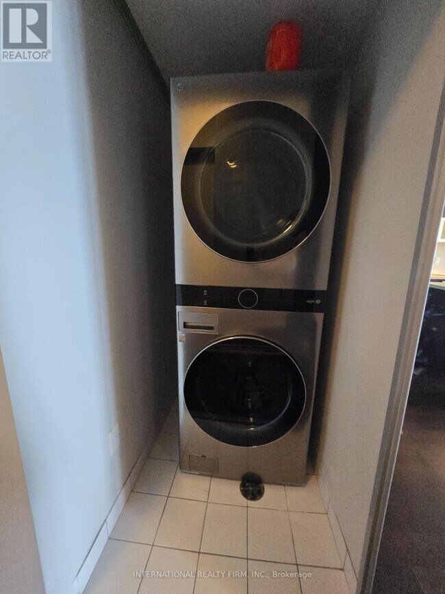 Photo - 386 Yonge St Unit 3404