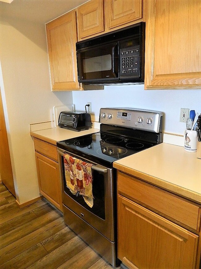 Photo - Summer Seasonal Rental- Lake Forest E301